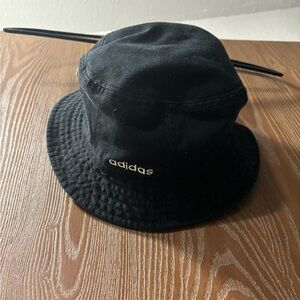 Adidas bucket hat